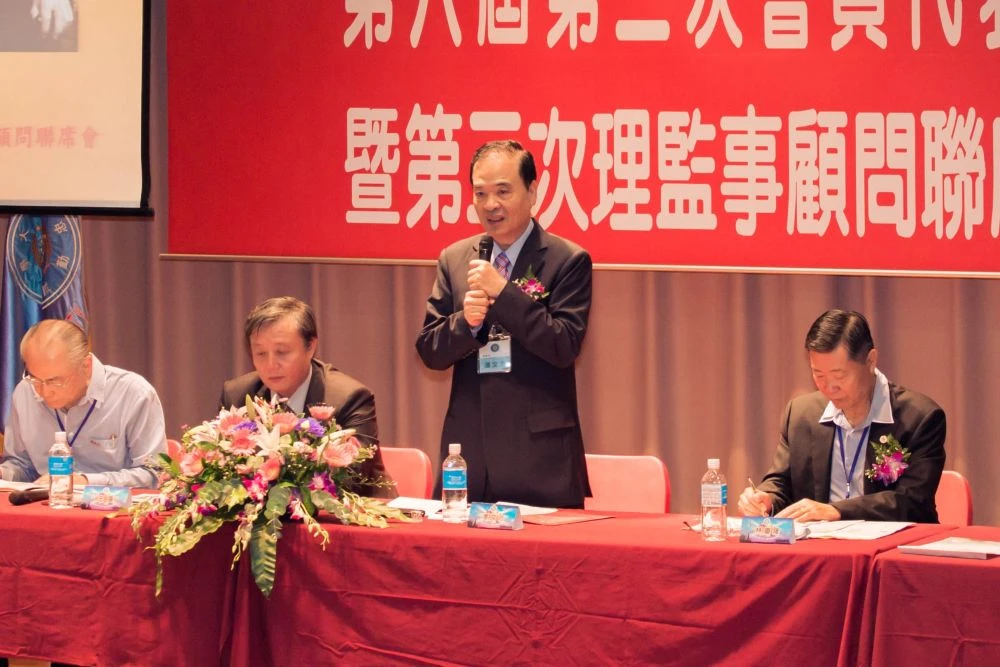 團結 向心 凝聚 逢甲人精神永續